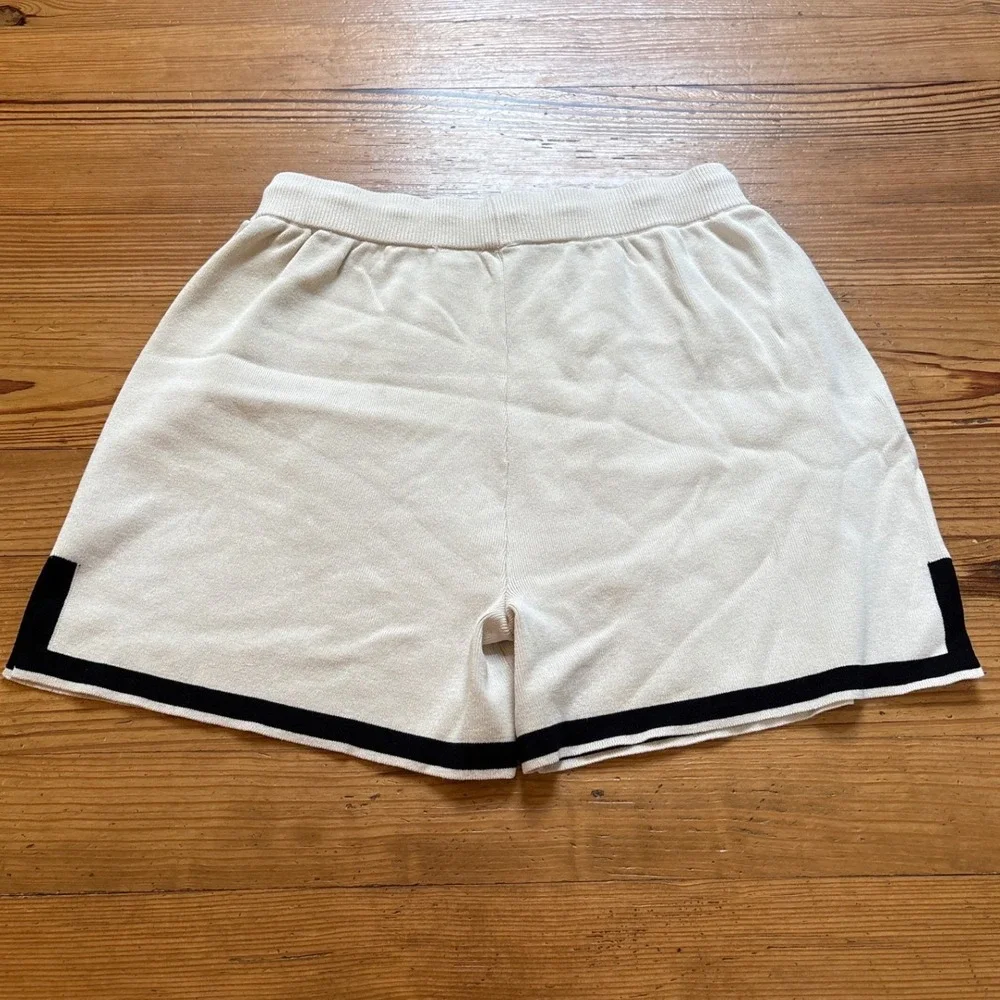 Knit‎ Shorts Women Cream Black Trim Sporty Preppy SIZE XL - Picture 4 of 5